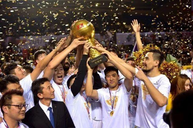 公职人员违规饮食新规将于2026年施行，明确违规情形